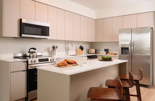 Midtown Hotel | New Luxury Hotel in Edgewater 2 Suites Rooftop Pool | Sense28 by AvantStay