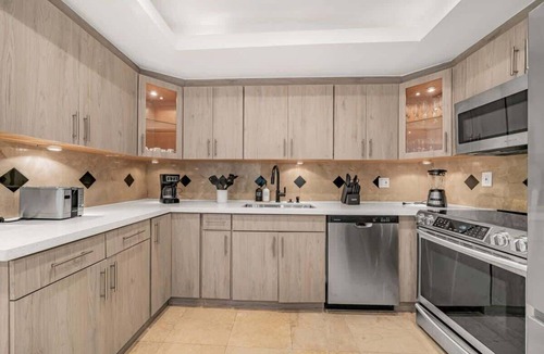 Golden Glades House | New Luxury Villa Bianca Pool, Movie Theatre, Fire Pit