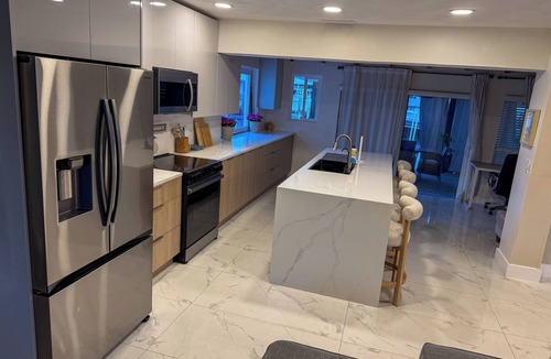 North Central Hollywood House | New Luxury Waterfront Villa - Pool Beach Casino