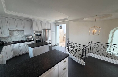 Sand Section Villa | NEW! Manhattan Beach Townhome Steps to the Sand