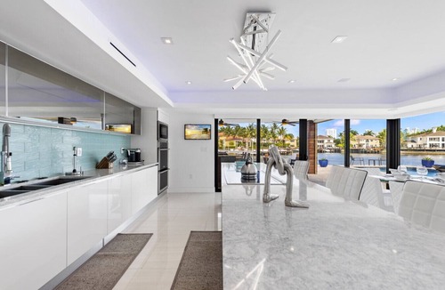 South Lake Villa | New Modern Mansion on Water w/Dock/Billiards