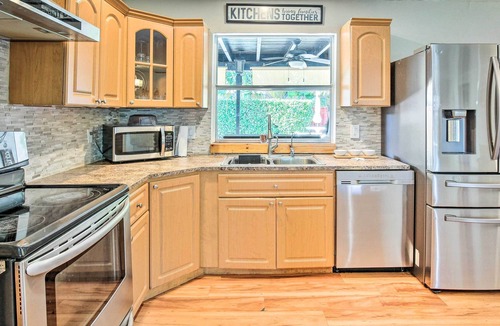 Pembroke Pines House | NEW! Pembroke Pines Place w/ Tiki Bar & Pool