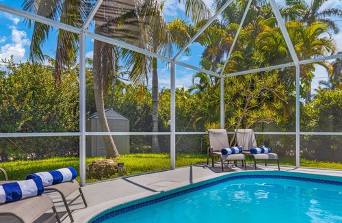 Hollywood Lakes House | New* Private heated pool Oasis 1 mile to Beach
