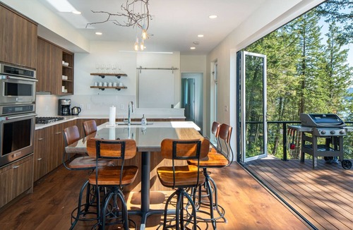 Whitefish House | NEW private hot tub & amazing lake views