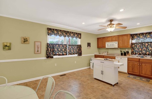 Salisbury House | NEW! Relaxing 3BR Retreat Home Near Ocean City