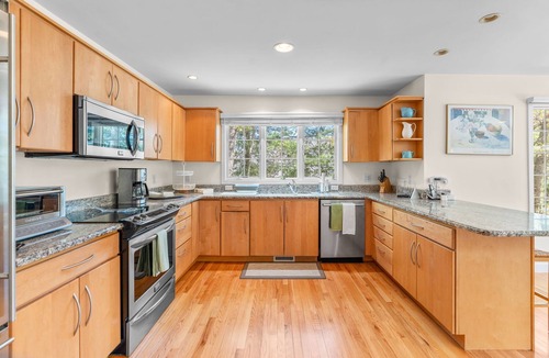 New Seabury House | New Rental-Bright Coves, Walk to Marina and Popponesset Spit