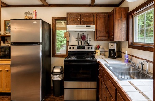 Ansted House | New! Rustic Creekside Cabin-Hot Tub, Cozy, Private