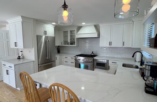 East Orleans House | New Saltwater Heated Pool & Hot Tub -Less than 5 Minutes from Nauset Beach!