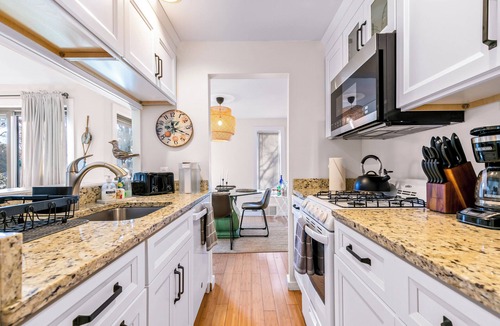 Mews Village Condo | New Seabury Cape Condo + Pool & Beach Escape