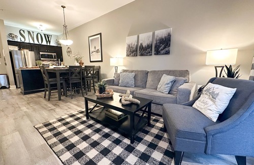 Edray Condo | NEW! Seneca 113: Private Entrance, Hot Tub, Heated Garage, Sleeps 6!