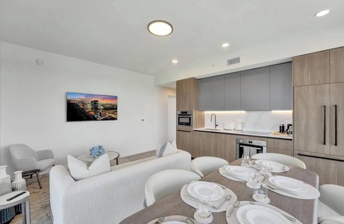 North Beach Condo | NEW Spacious 19th Floor 3BR | Pool, Gym & Beach