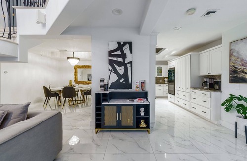 West Little Havana House | NEW Spacious 5BR Villa Near Brickell—Private Pool,Grill &More!