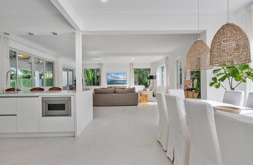Northeast Coconut Grove House | NEW! Vizcaya Salt Water Pool House w Spa & Outdoor Kitchen