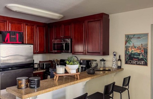 Warner Center Apartment | NEW! Warner Center Condo | Pool, Tennis & Balcony