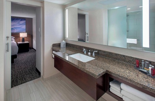 Newark Hotel | Newark Liberty International Airport Marriott