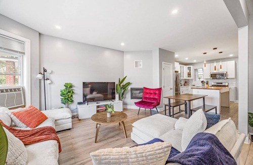 Forest Hill House | Newark's Famility Favorite Place for 18 guests