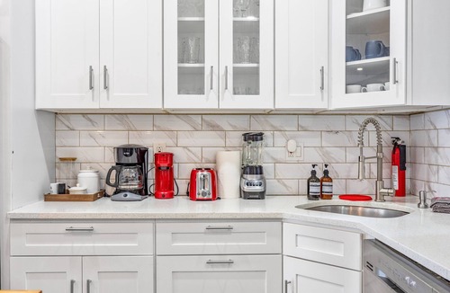 Forest Hill House | Newark's Famility Favorite Place for 18 guests