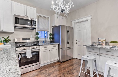 Weequahic House | Newark Townhome Near Airport - Pet Friendly!