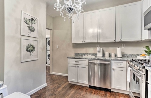 Weequahic House | Newark Townhome Near Airport - Pet Friendly!