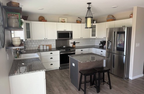 Milton House | Newer Charming 3BR Home - Near Sports at the Beach & 10 miles to Lewes Beach!