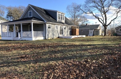 Oak Bluffs House | Newer Oak Bluffs Home 5 min. walk to Circuit Ave & 10 min walk to Inkwell Beach