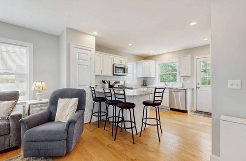 Teaticket House | Newly built bayview home, steps to dock/launch on Great Pond - small dogs OK