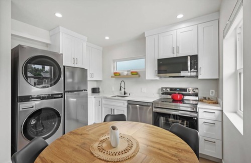 West Hills House | Newly Built Cozy Guest Suite