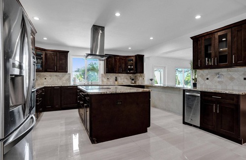 Fort Lauderdale House | Newly remodeled!*WATER FRONT*KING BEDS* HEATED POOL/2 MASTER BEDROOM*POOL TABLE!