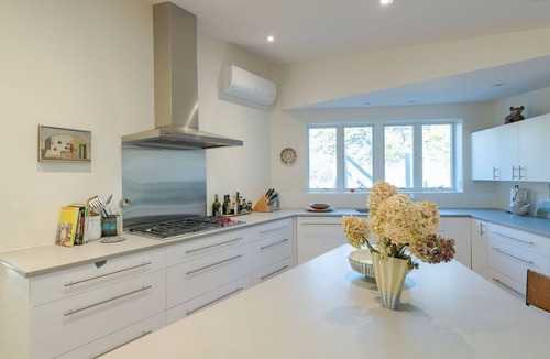Wellfleet House | Newly Reno'd GORGEOUS, Water View, Beach Access (CS0034)