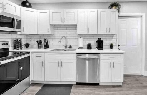 North Miami Apartment | Newly renovated/Near Sunny isles beach/fre-parking