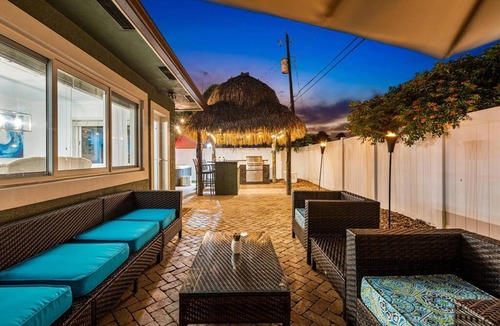 Santa Barbara Estates House | Newly Renovated 3 Bedrooms Near the Beach and Rest