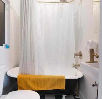Downtown Apartment | Newly Renovated Glendale Studio - #203