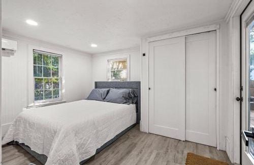 Sailboat Bend House | Newly Renovated Home- Sailboat Bend - Walk to Las Olas - 4 Miles to Beach