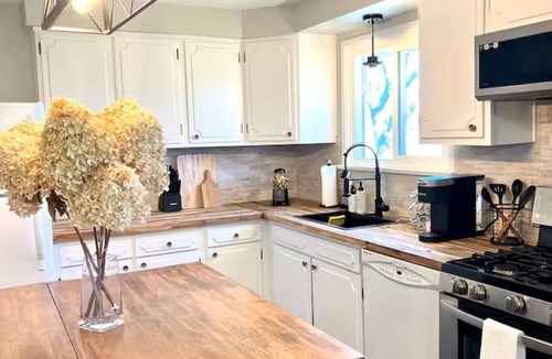 Eden House | Newly renovated home w/space to move inside & out