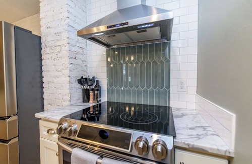 Murray Hill House | Newly renovated in DTA w parking