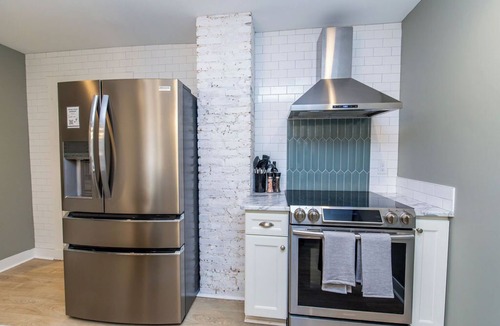 Murray Hill House | Newly renovated in DTA w parking