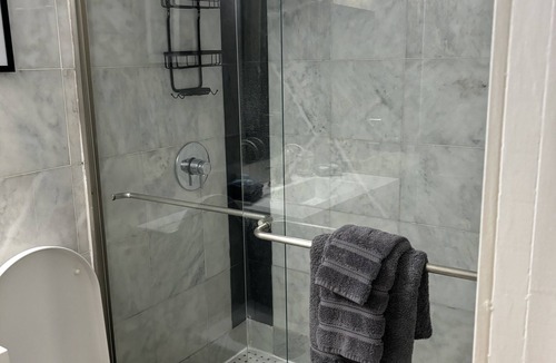 South Pointe House | Newly renovated One bedroom minutes from Down Town.