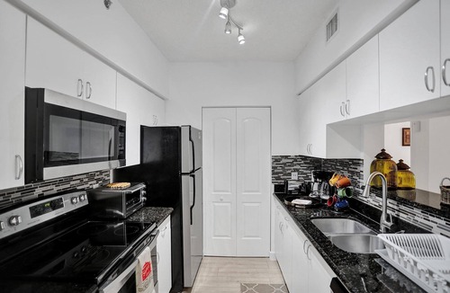 Aventura Condo | newly renovated the yacht club at aventura free parking