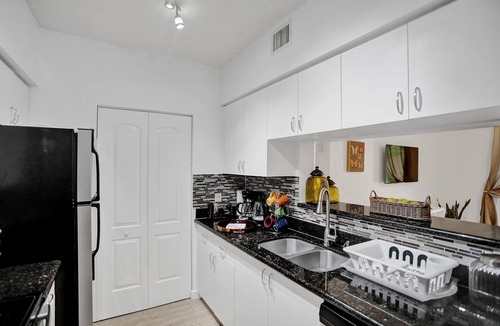 Aventura Condo | newly renovated the yacht club at aventura free parking