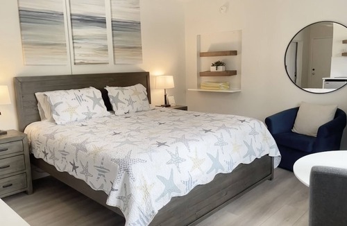 The Cove Resort | Newly Renovated Studio Near Beach