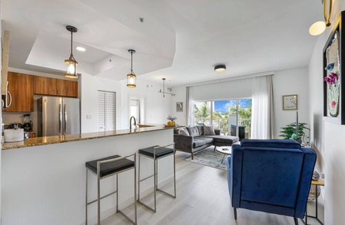 Deerfield Beach Apartment | Newly renovated 2/2 apt-2 min walk to the beach and restaurants