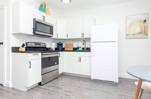 Middle River Terrace Apartment | Newly Renovated 1 bedroom with large garden