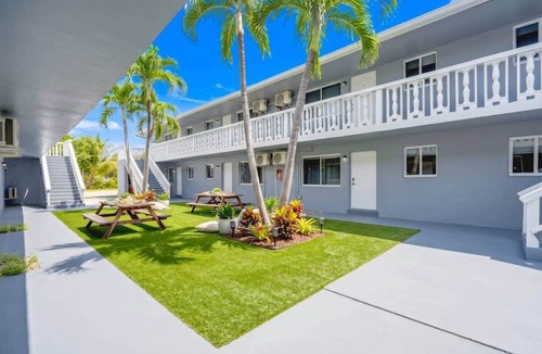 Poinciana Park Apartment | Newly Renovated 2BR Near Beach, Airport & Las Olas