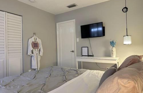 Survey Creek Villa | Newly Renovated Villa with Hot Tub