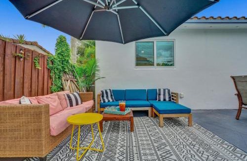 Park East Villa | Newly Renovated w Heated Saltwater Pool & Hot Tub