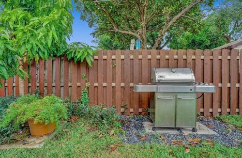 Park East Villa | Newly Renovated w Heated Saltwater Pool & Hot Tub