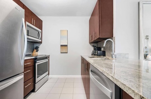 Hudson Exchange Apartment | Newport PATH 2 BR | Club room with billiards
