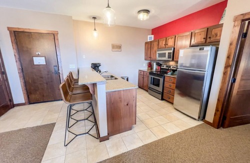 Edray Apartment | Next to Slopes Underground Parking Hot Tubs Locker