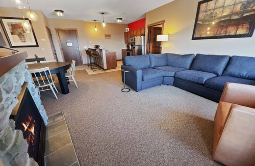 Edray Apartment | Next to Slopes Underground Parking Hot Tubs Locker