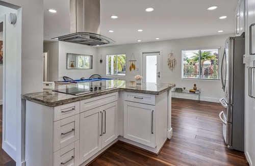 Biscayne Park Villa | NFL Field Villa | Terrace w/Fire Pit+Games+Grill